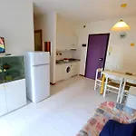 Laura *