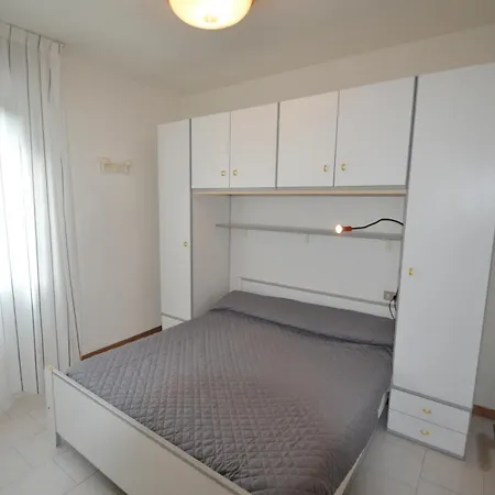 Laura Apartment *